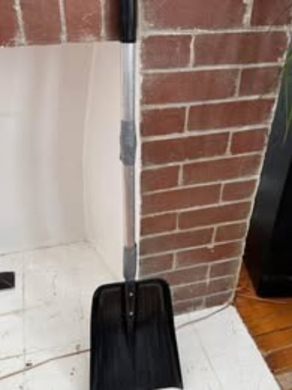 Small snow shovel